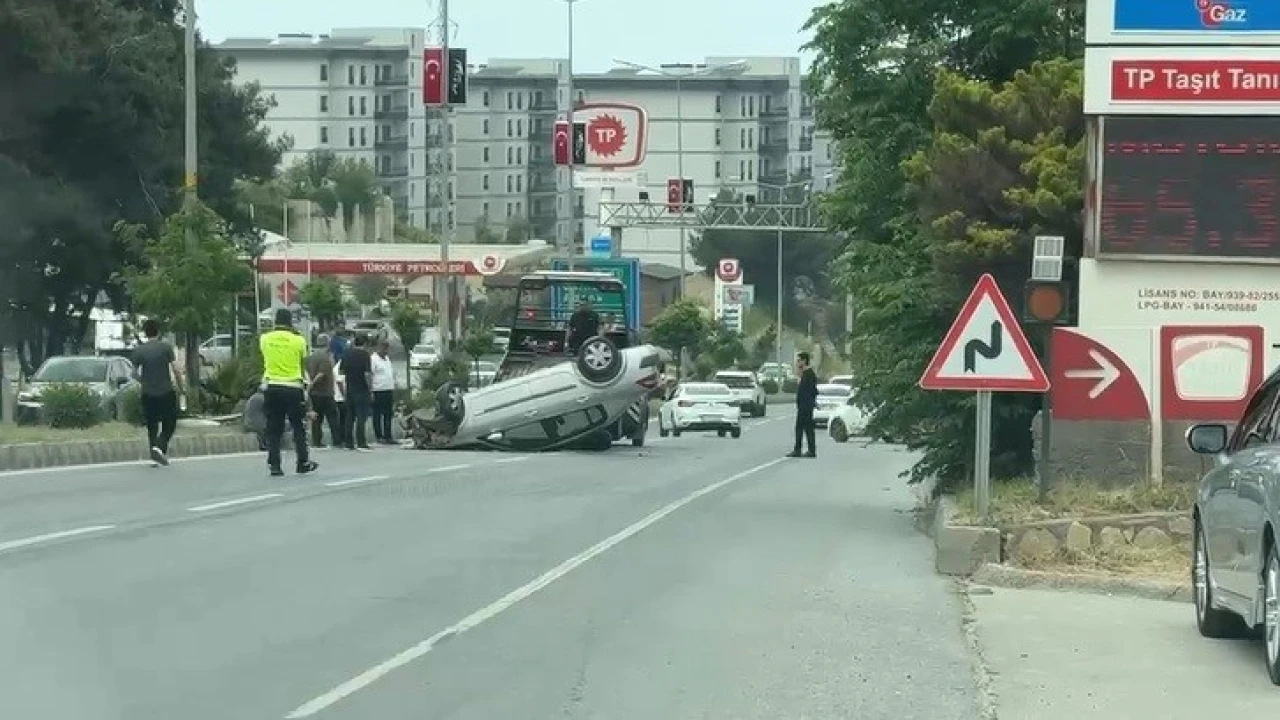 Hatayda refüje çarpan otomobil takla attı, sürücü yaralandı