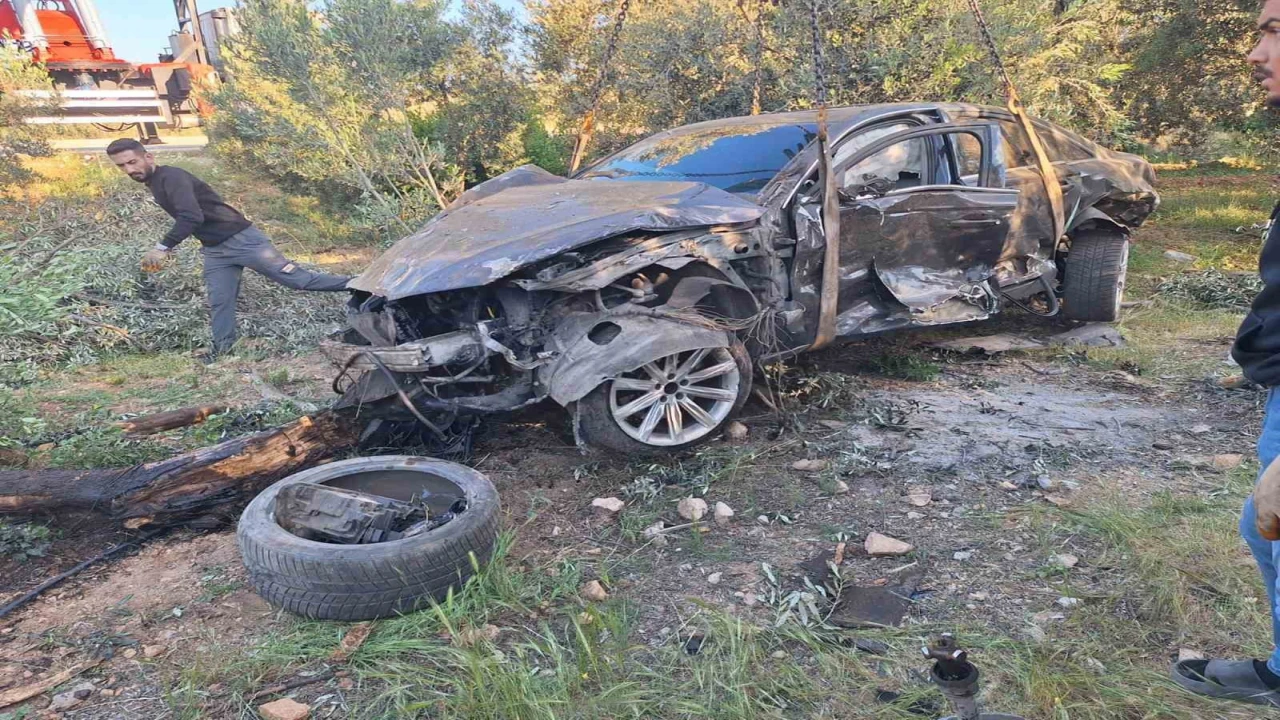 Hurdaya dönen araçtan yaralı kurtuldu