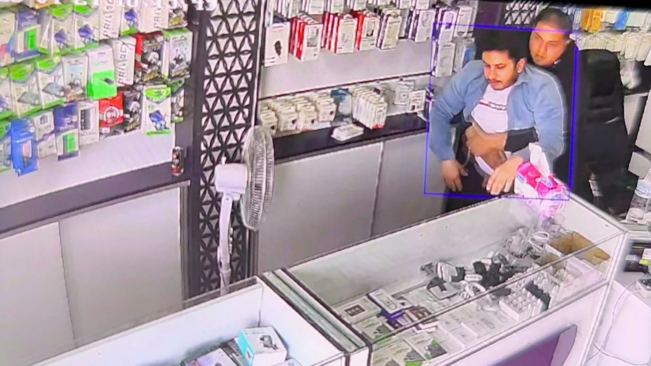 İnternetten öğrendiği Heimlich manevrasıyla arkadaşını hayata tutundurdu