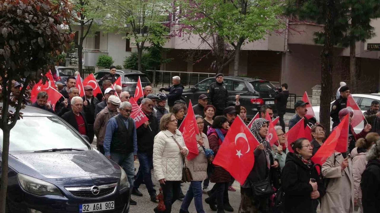Ispartada 1 Mayıs Emek ve Dayanışma Günü halaylarla kutlandı