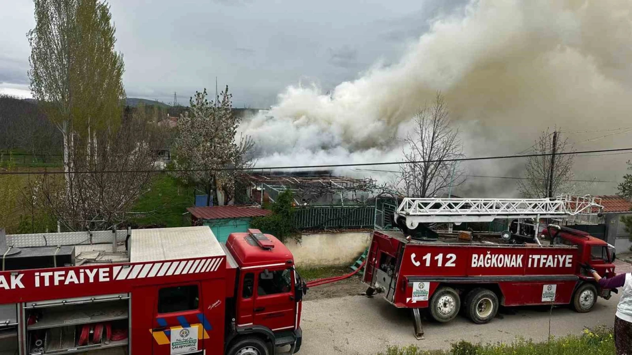 Ispartada iki katlı ev, çıkan yangında zarar gördü