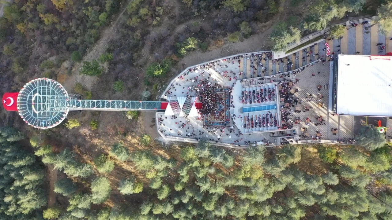 Ispartada yükseklik korkusunu unutturan cam teras 1 milyon ziyaretçiyi aştı