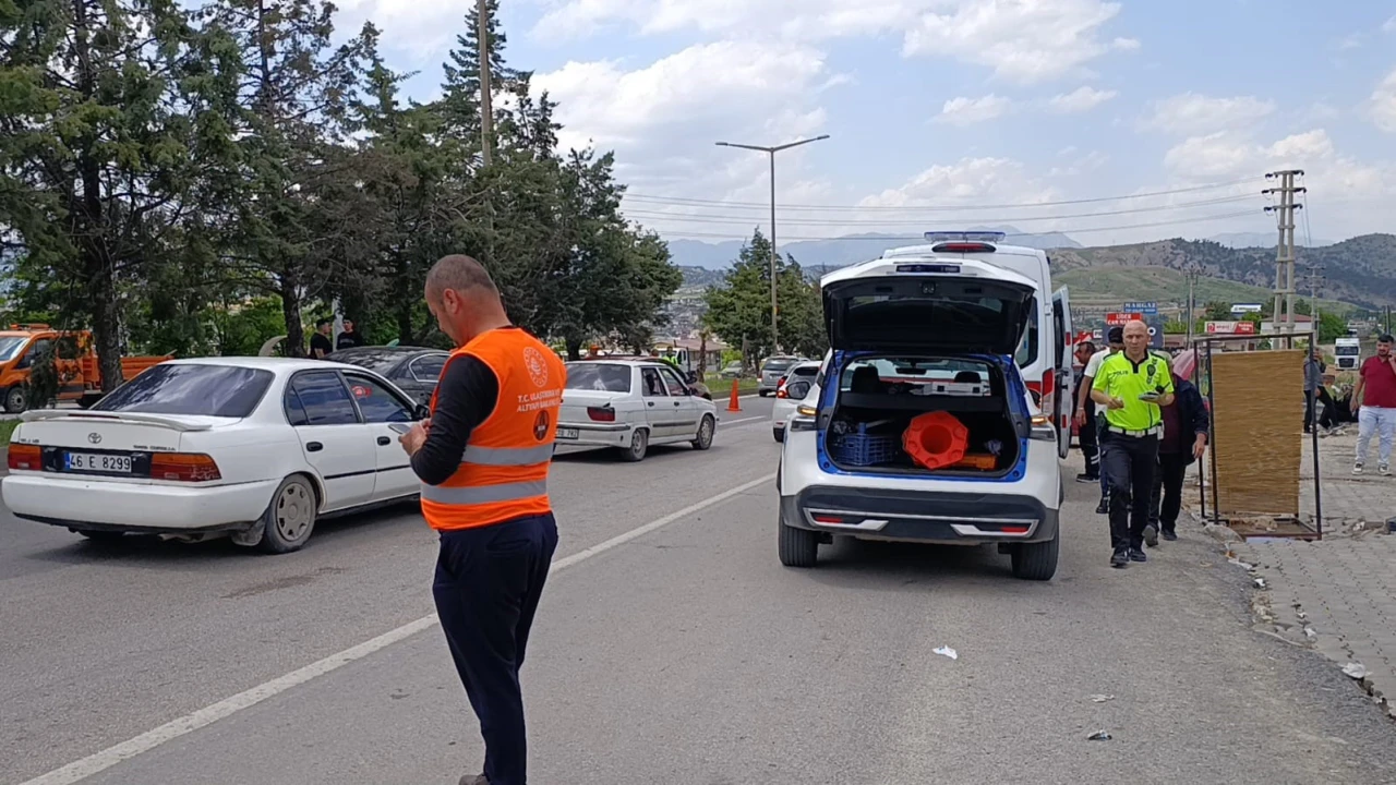 Kahramanmaraşta iki otomobil çarpıştı: 1 yaralı