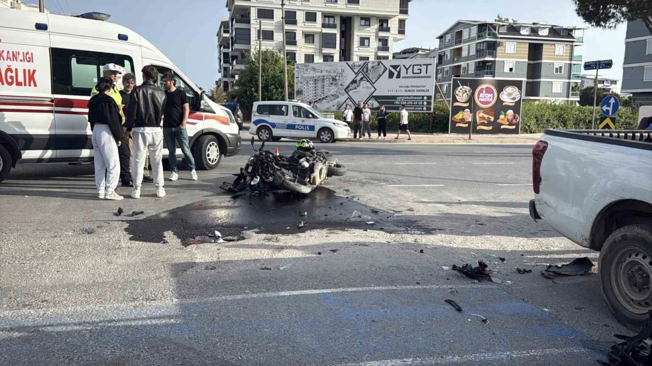 Kamyonetle çarpışan motosikletli ağır yaralandı