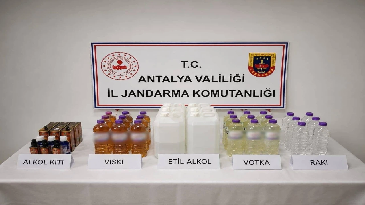 Konyaaltında kaçak alkol operasyonu