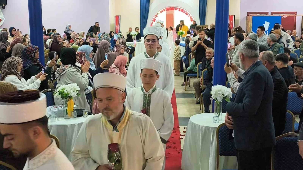Kornalar hafızlar için çaldı: Anamurda 15 öğrenciye icazet
