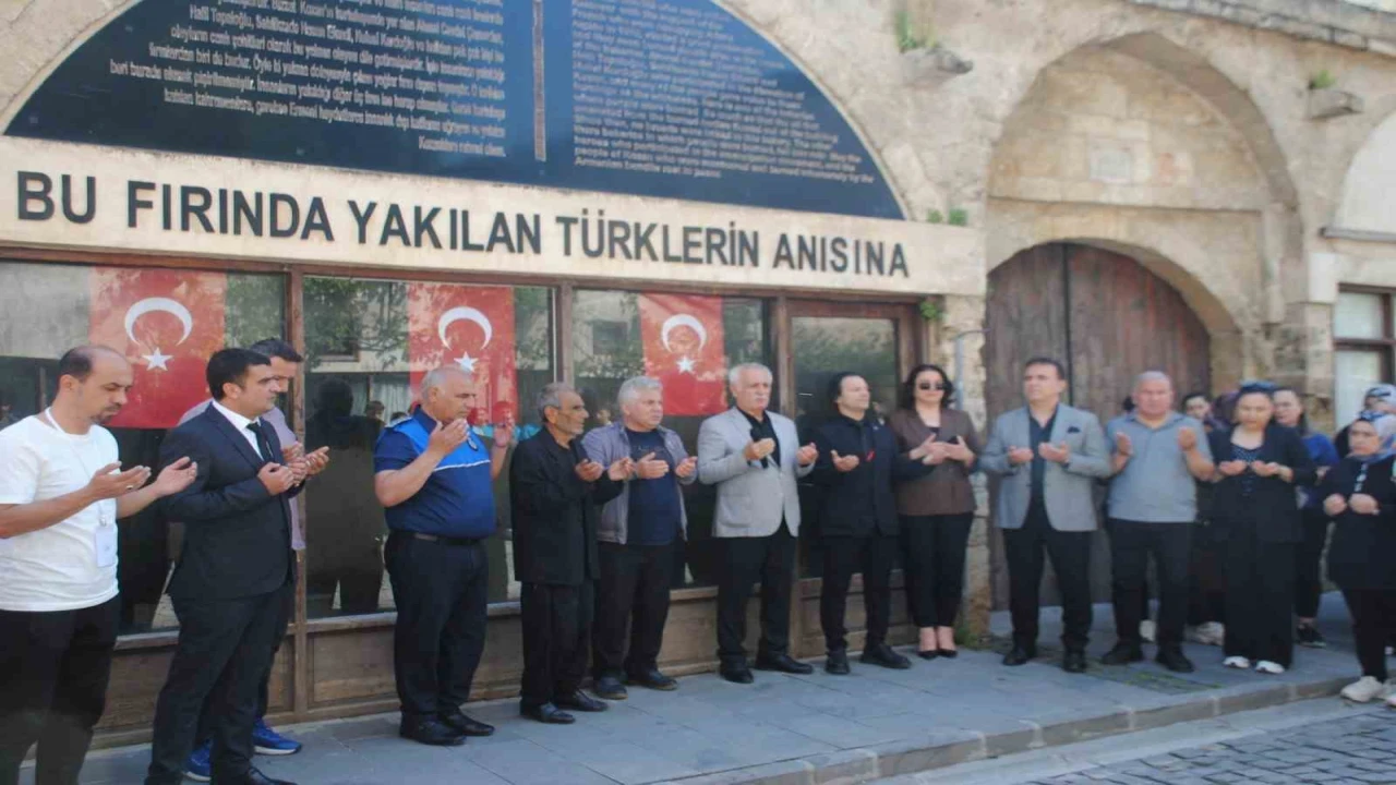 Kozanda Gençlik Haftası kapsamında gençler şehitlikte dua etti