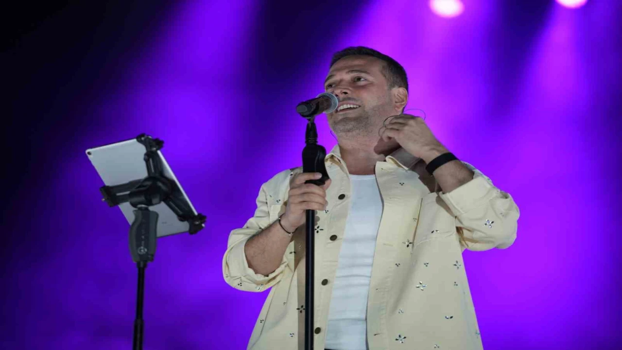 Mersin Kültür Yolu Festivalinde Oğuzhan Koç rüzgarı esti