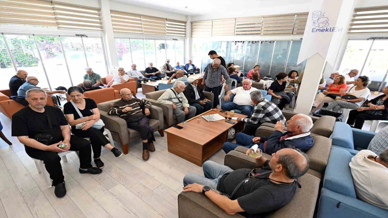 Mersinde emekliler bayram sevincinde buluştu