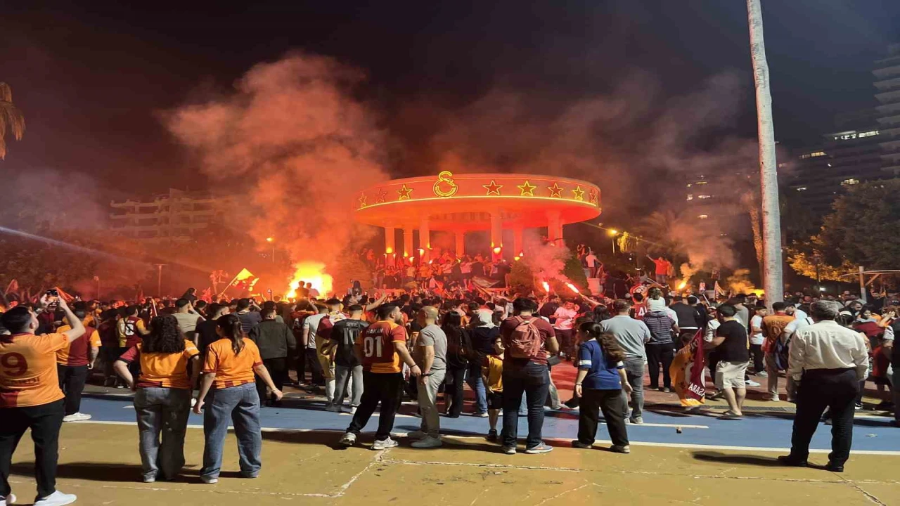 Mersinde Galatasarayın şampiyonluğu büyük coşkuyla kutlandı
