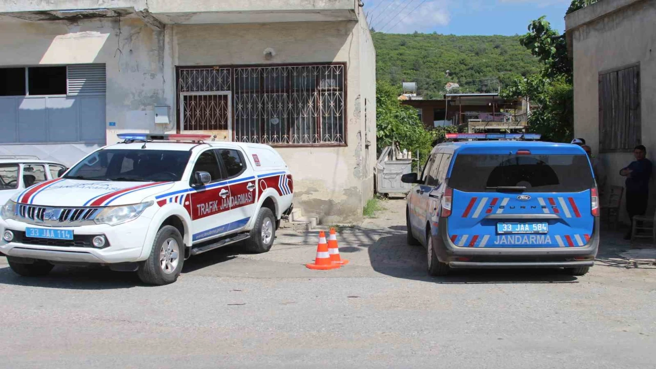 Mersinde katliam yapan zanlının bulunduğu bölgeye giden yol kapatıldı