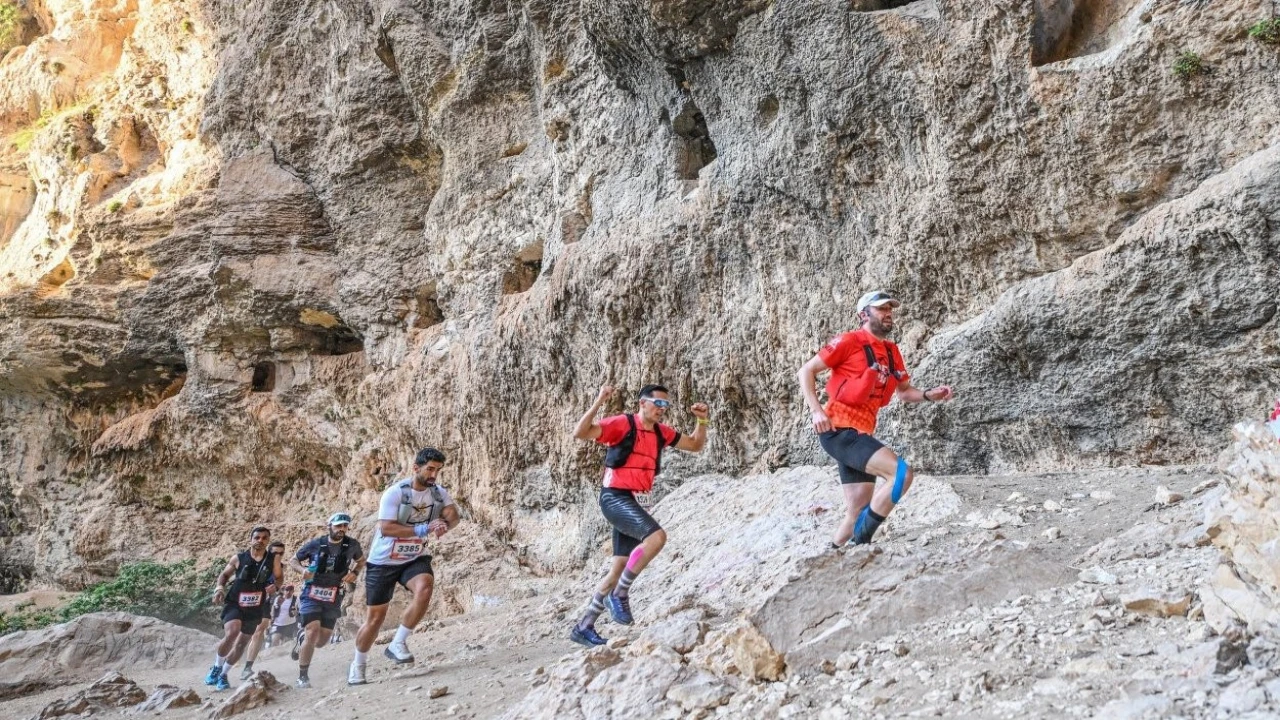 Mersinde Ultra Maraton heyecanı: Sporcular antik kentler arasında yarıştı
