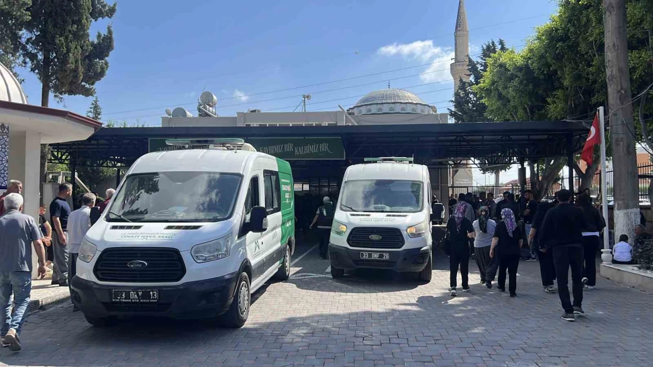 Mersindeki vahşette hayatını kaybedenler son yolculuğuna uğurlanıyor