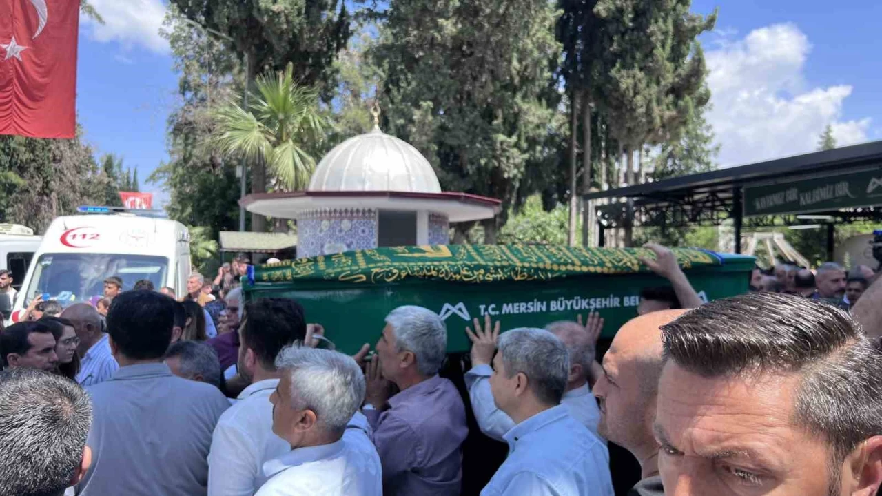 Mersindeki vahşette hayatını kaybedenlerin cenaze namazı kılındı