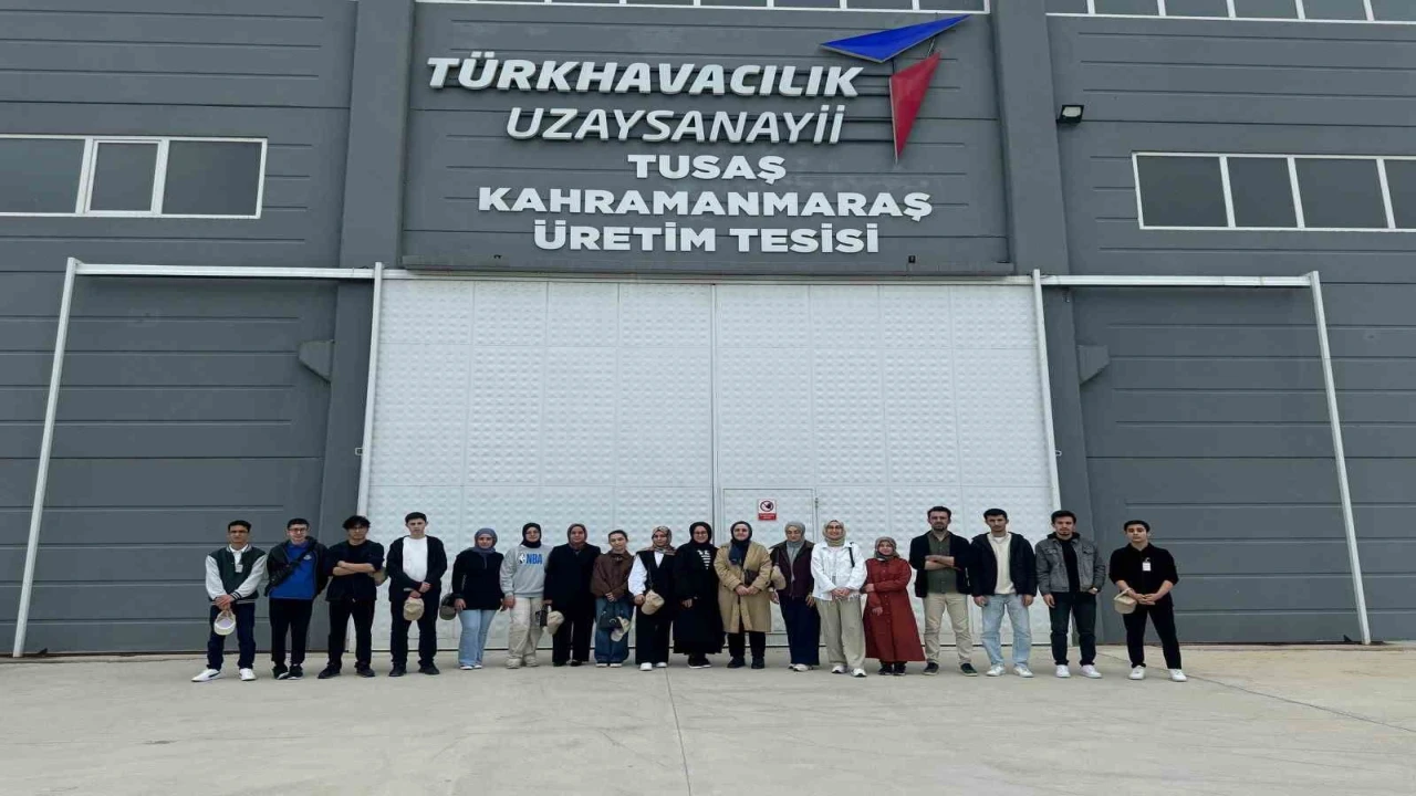 Milli teknoloji hamlesi gençlere yerinde anlatıldı