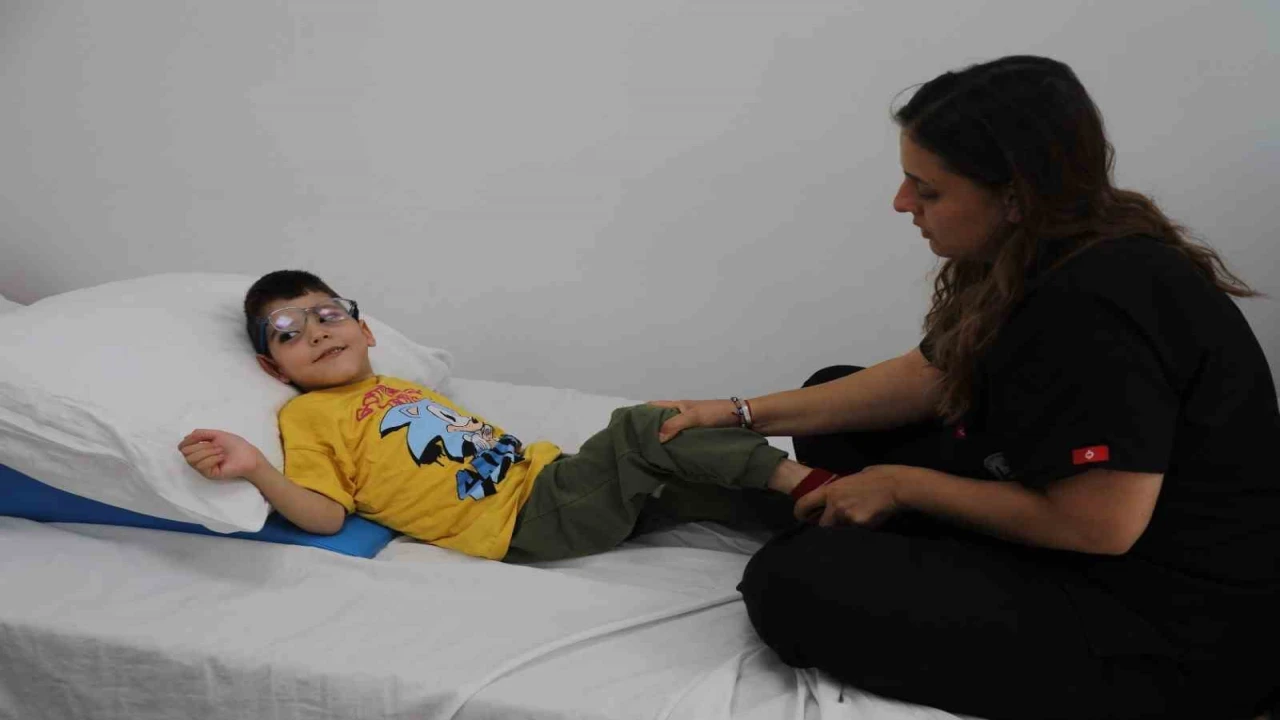 Minik Metehan, Hatay Büyükşehir Belediyesinin desteğiyle ayağa kalktı