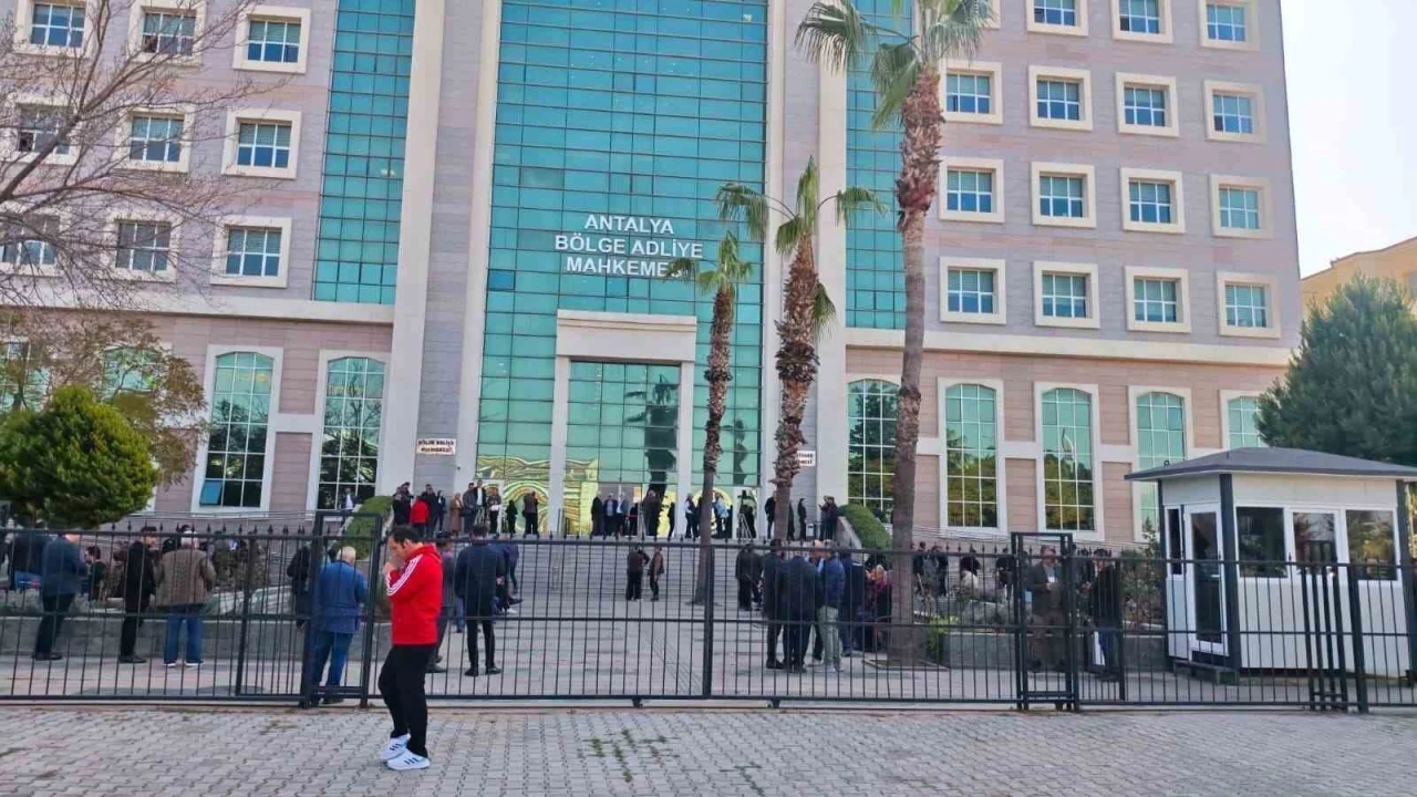 Muhittin Böcekin de yargılandığı davada tehdit ve menfaat iddiaları