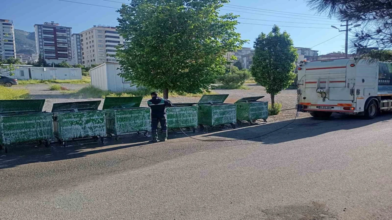 Onikişubat Belediyesi, 288 personel ve 65 araçtan oluşan güçlü ekiple sahada