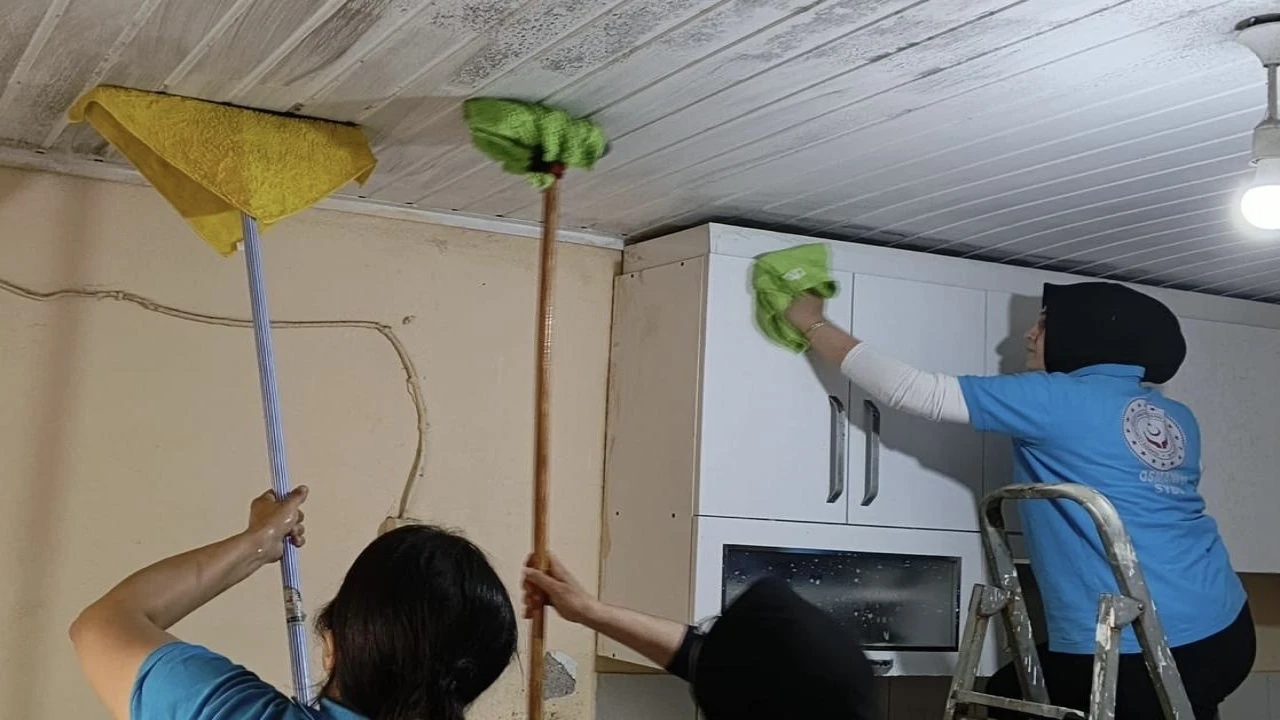 Osmaniyede evini su basan yaşlı kadına devlet eli