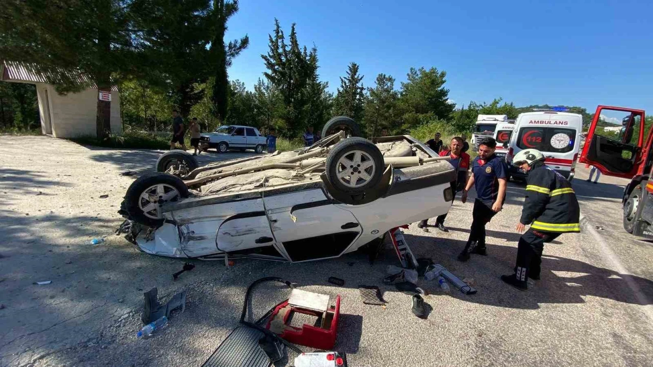 Osmaniyede kontrolden çıkan araç takla attı: 2 yaralı