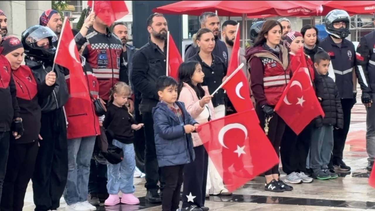 Osmaniyede motosiklet tutkunlarından 19 Mayıs korteji