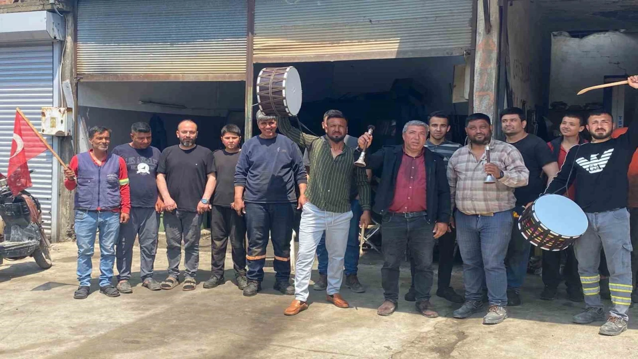 Osmaniyede sanayi esnafından 1 Mayısa davul zurnalı kutlama