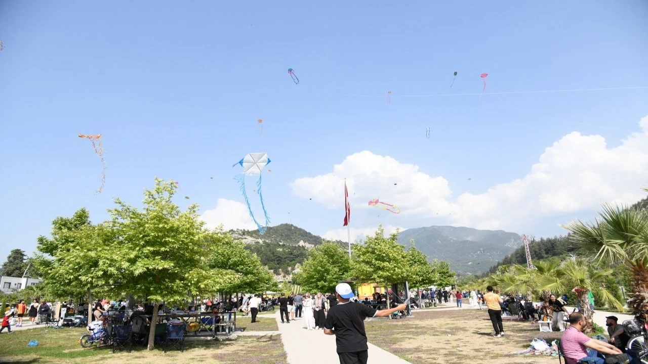 Osmaniyede uçurtma şenliği festivale dönüştü