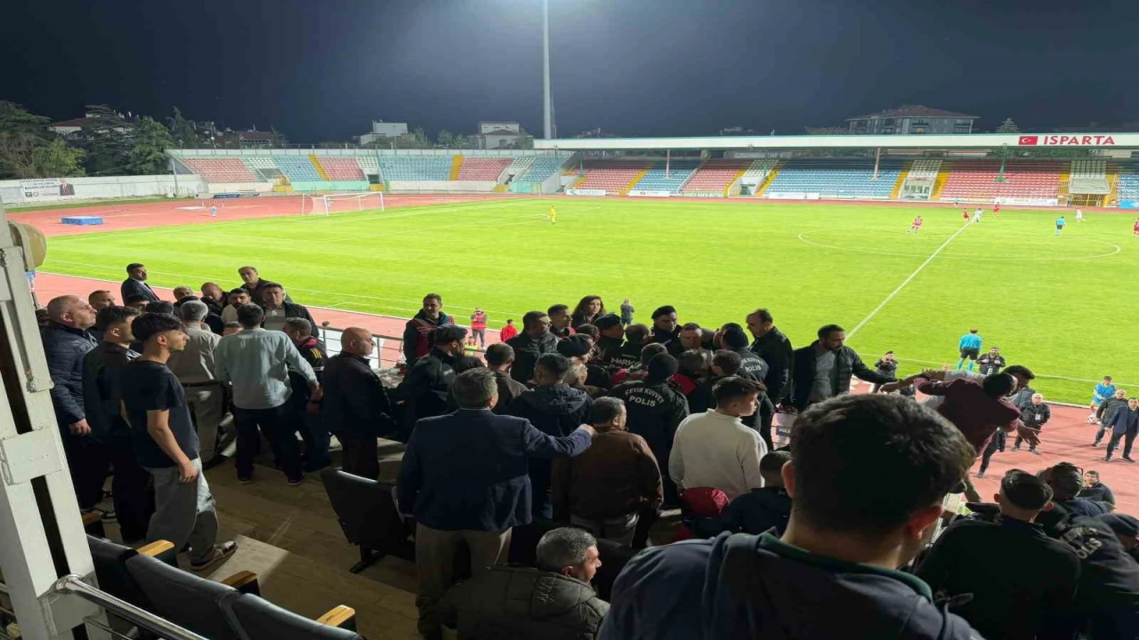 Play-off maçında tansiyon yükseldi, protokol tribününde kavga çıktı