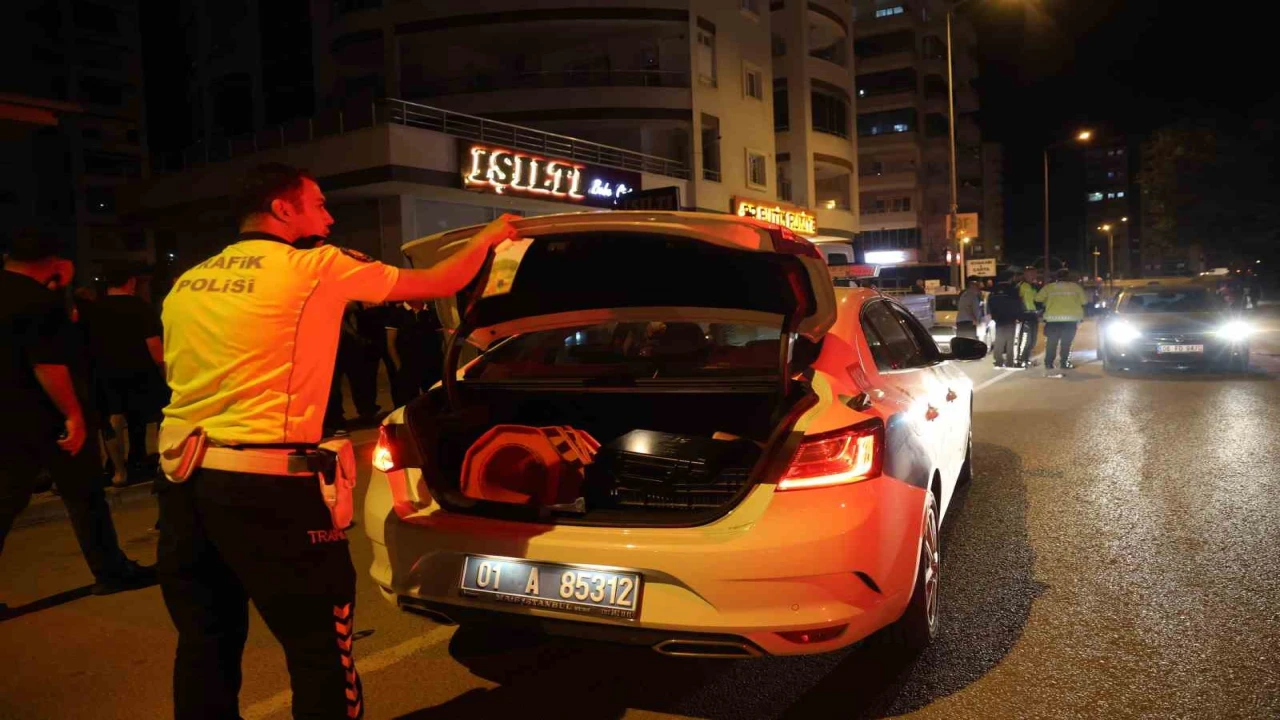 Şampiyonluk konvoyundan ayrılan alkollü otomobil sürücüsü ile motosiklet çarpıştı: 1 ağır yaralı