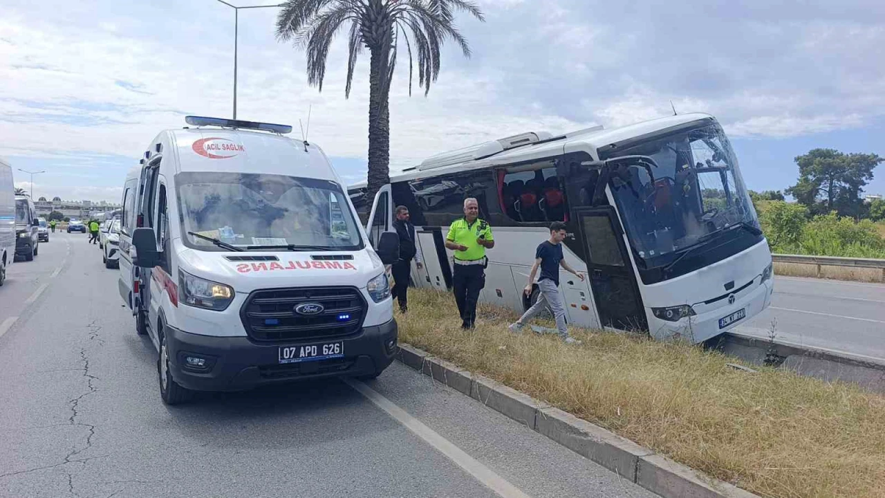 Şehirlerarası yolcu otobüsü Çevreyolunda refüje çıktı: 1 yaralı