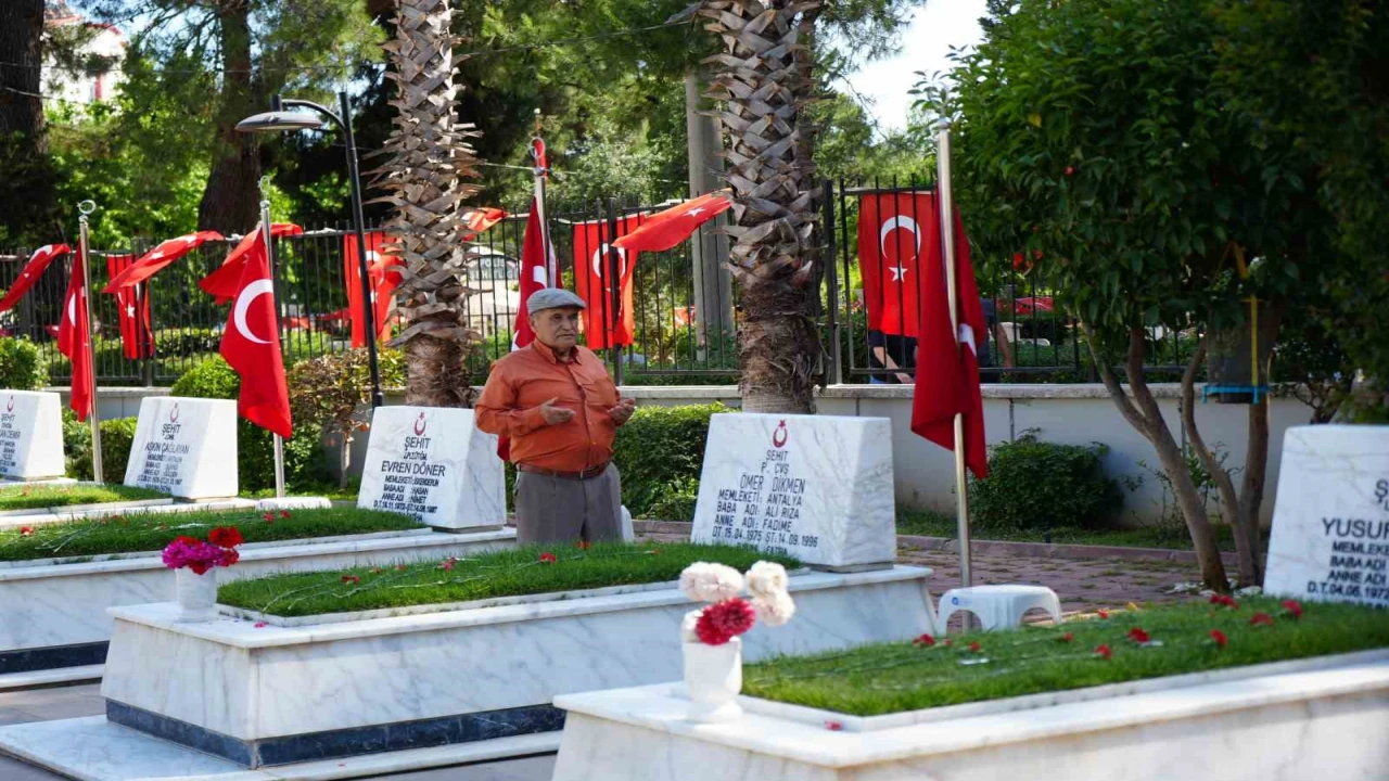 Şehit babası evladının kabri başında: 30 sene geçti ama kolay geçmedi
