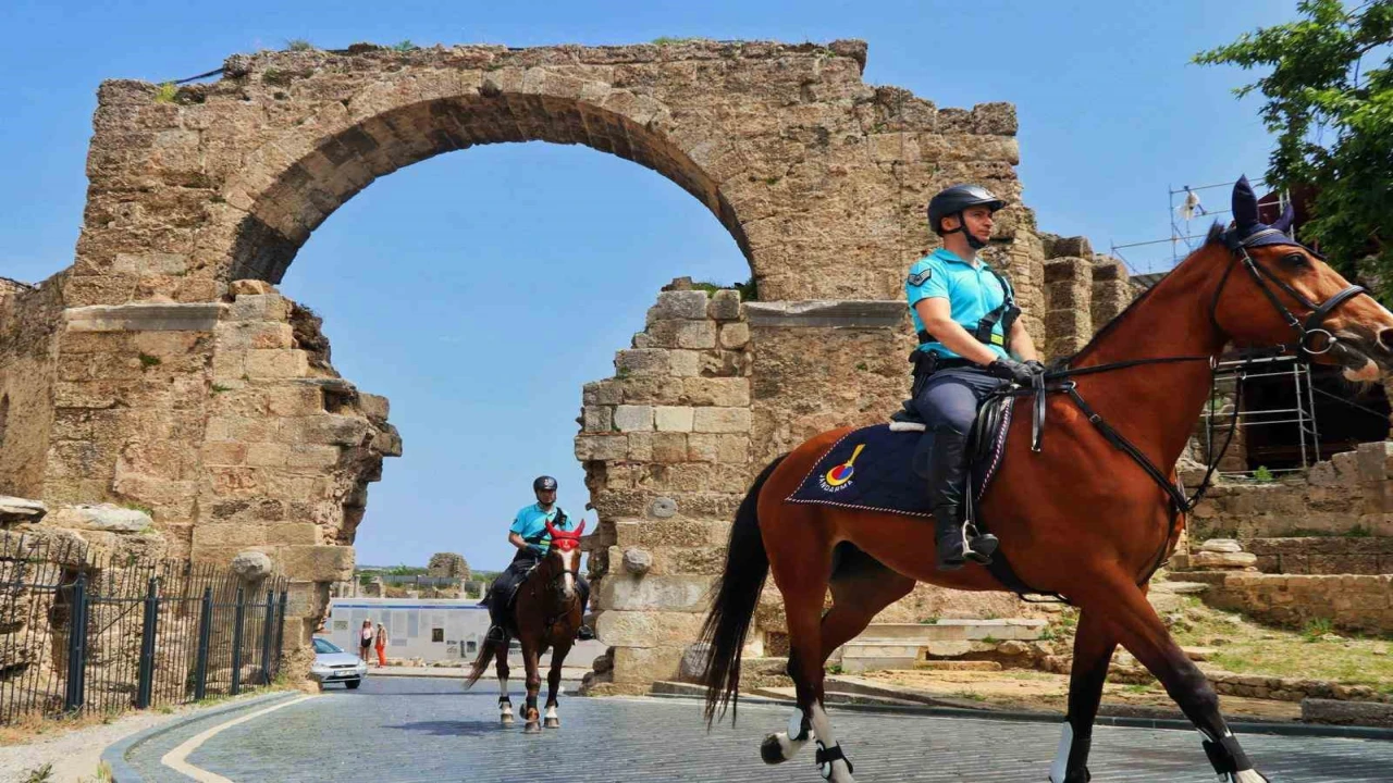 Side Antik Kentinde Atlı Jandarma Timleri göreve başladı