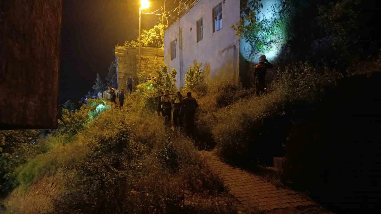 Sokak ortasında rastgele ateş açtı: 1i kadın 2 kişi yaralandı