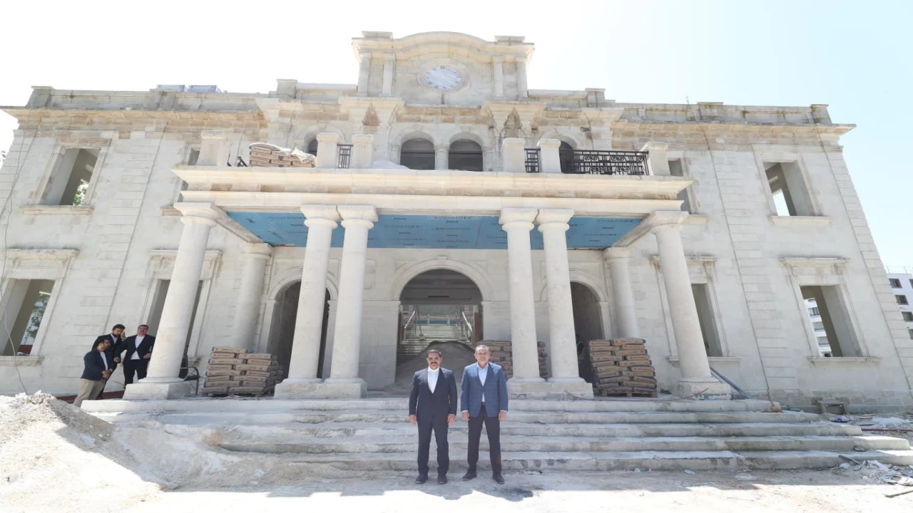 Tarihi valilik binasında restorasyon çalışmaları sürüyor