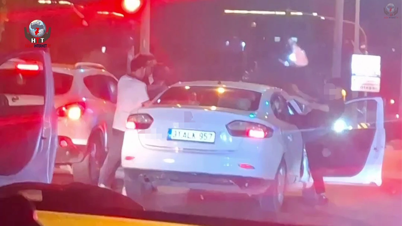 Trafikte yaşanan tekmeli, yumruklu kavgayı ayırmaya çalışan kadının zor anları kamerada