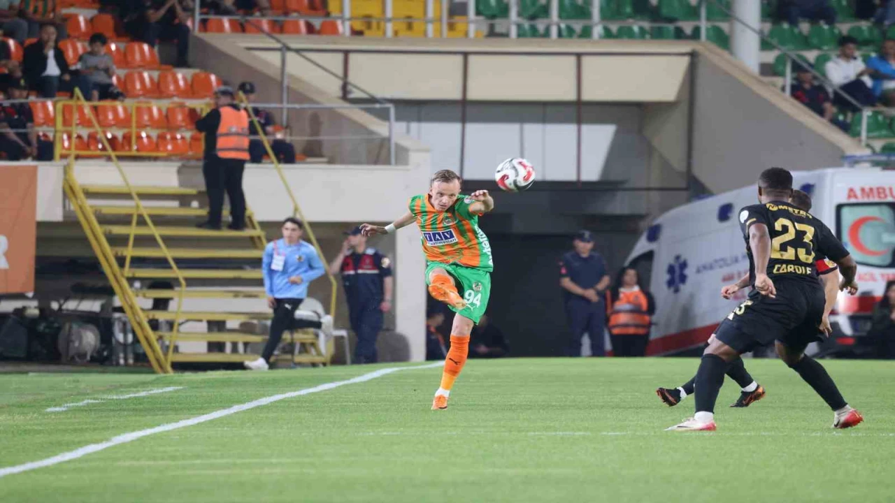Trendyol Süper Lig: Corendon Alanyaspor: 3 - Kayserispor: 1 (Maç sonucu)