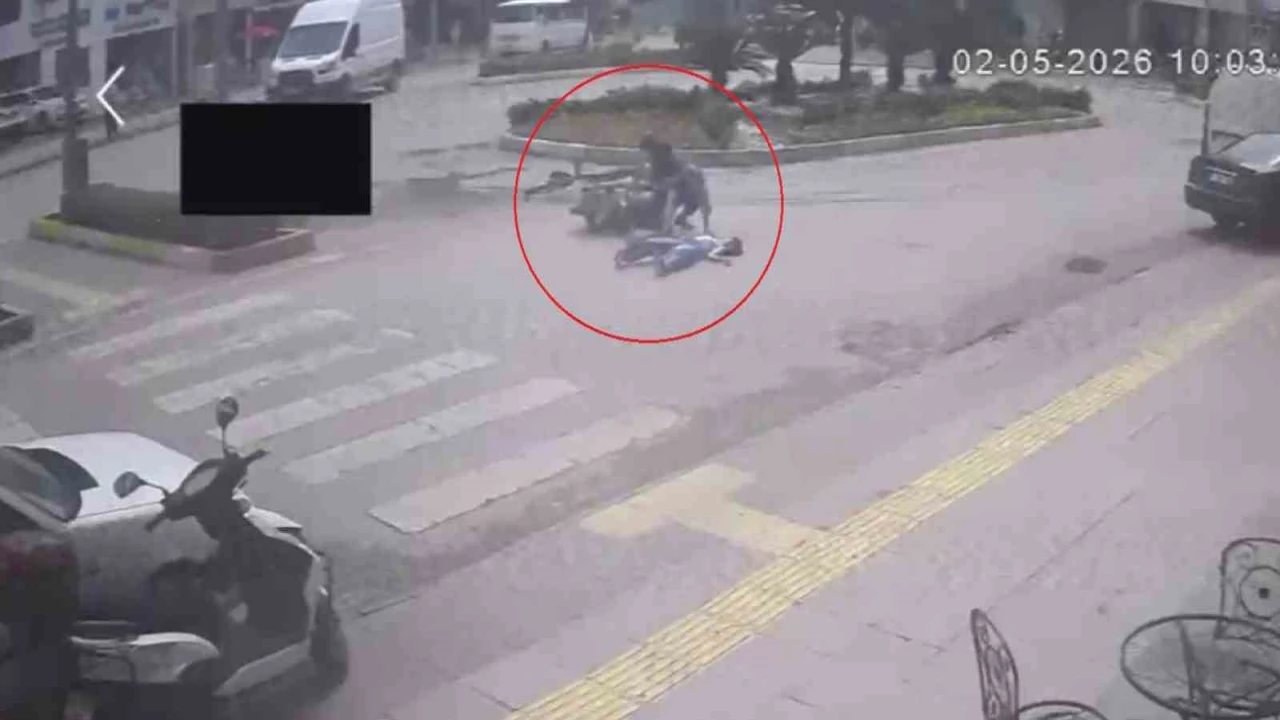 Yaya geçidini kullanan bisiklete motosiklet çarptı: 2si çocuk 3 yaralı
