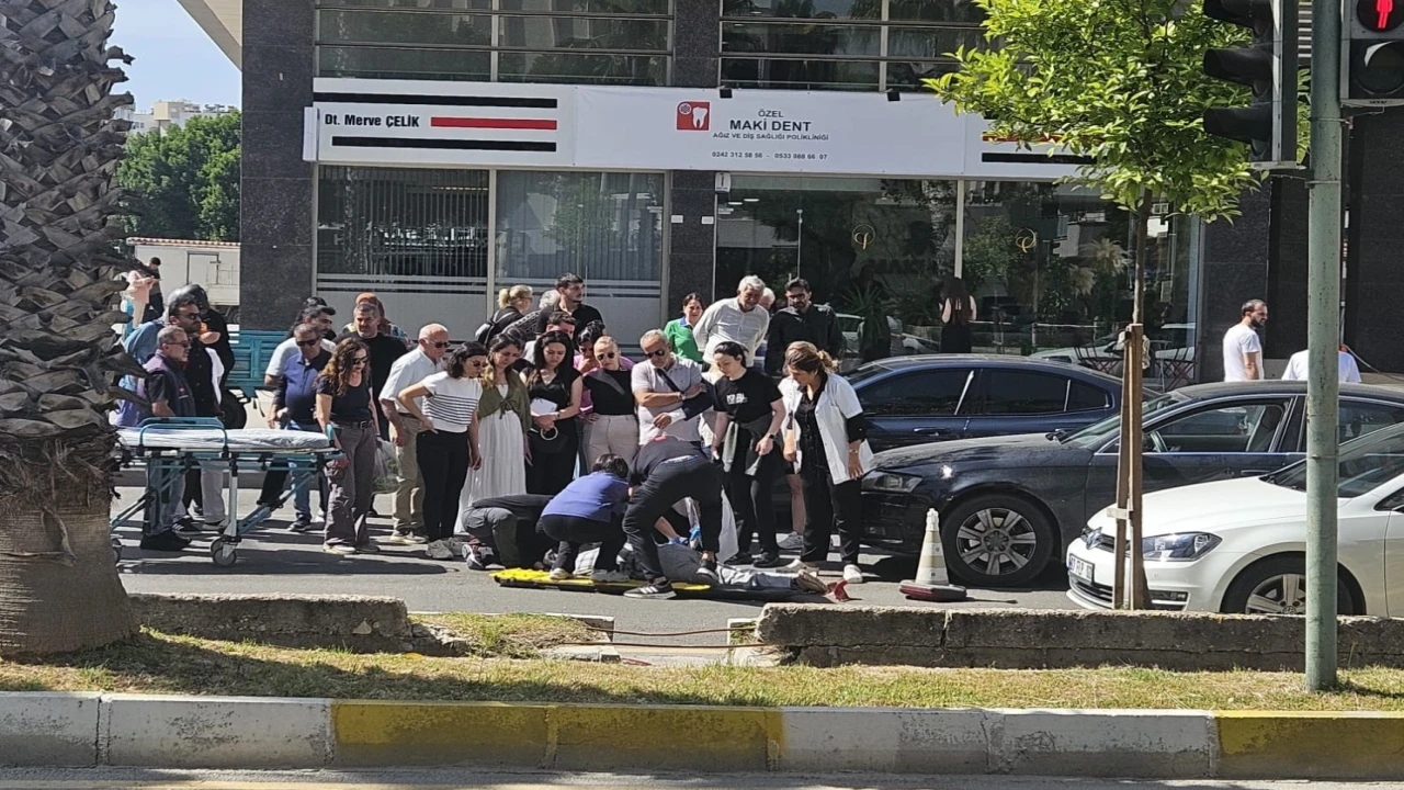 Yaya yolunu kullanan 3 tekerli motosiklet ile otomobil çarptıştı: 1 yaralı