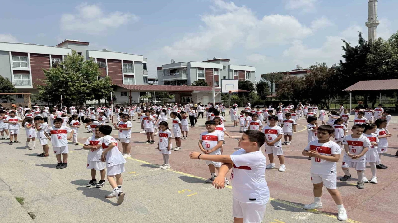 Yüzlerce öğrencinin 10 numara davetine Arda Gülerden cevap geldi
