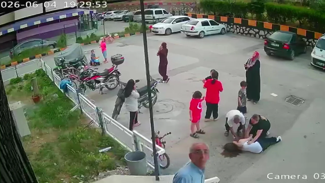 Adanada 12. kattan düşen kız çocuğu hayata tutundu: Düşme anı kamerada