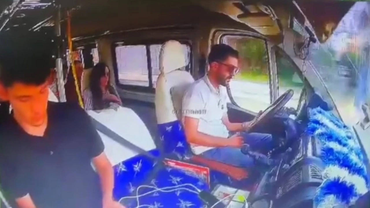 Adanada sürücü uyudu, dolmuş duvara çarptı: 7 yaralı