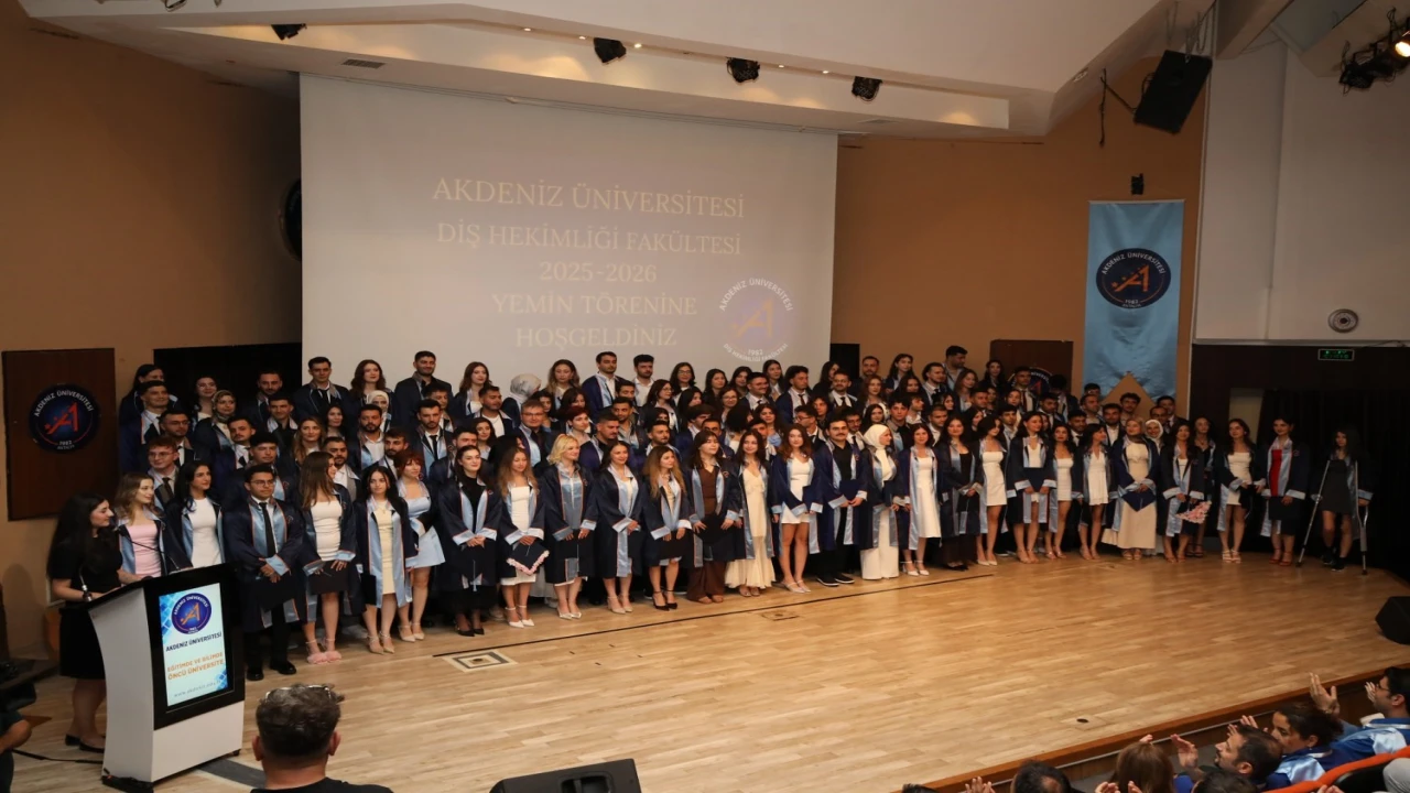Akdeniz Üniversitesinde diş hekimleri mezun oldu