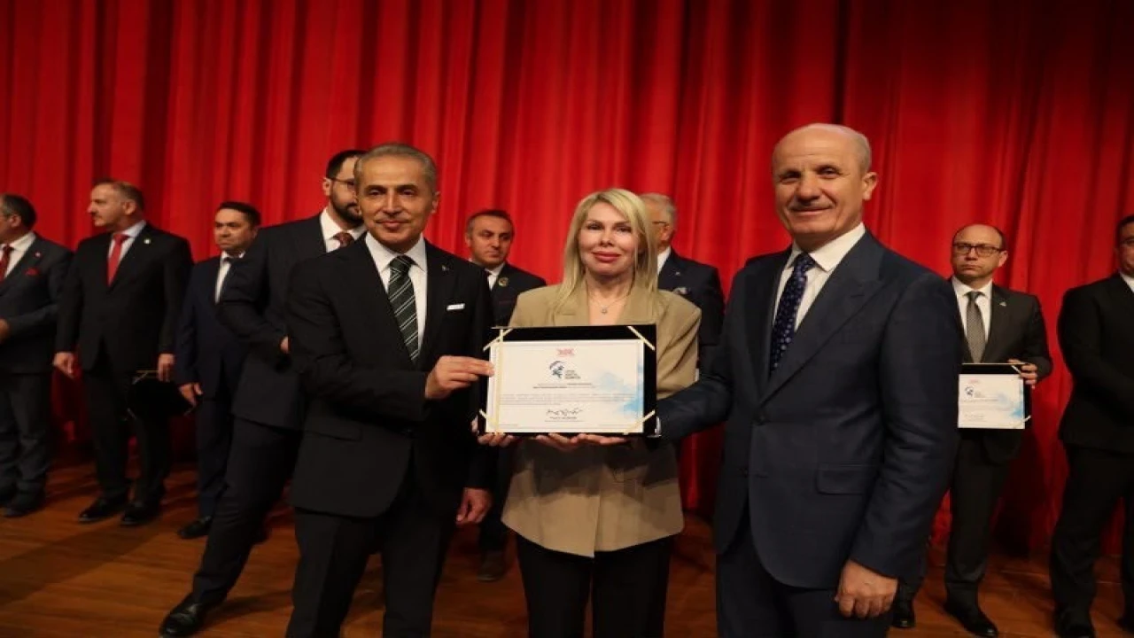 Akdeniz Üniversitesine Spor Dostu Kampüs Ödülü