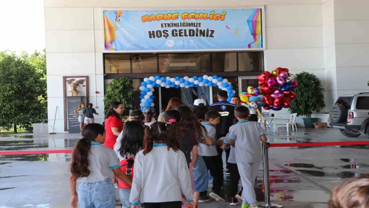 Aksuda karne sevinci şenliğe dönüştü