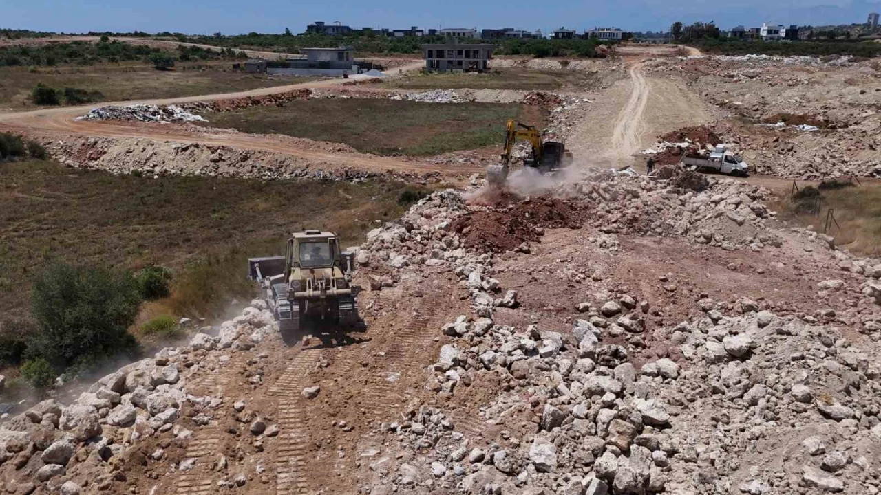 Aksuda yeni imar yolu çalışmaları