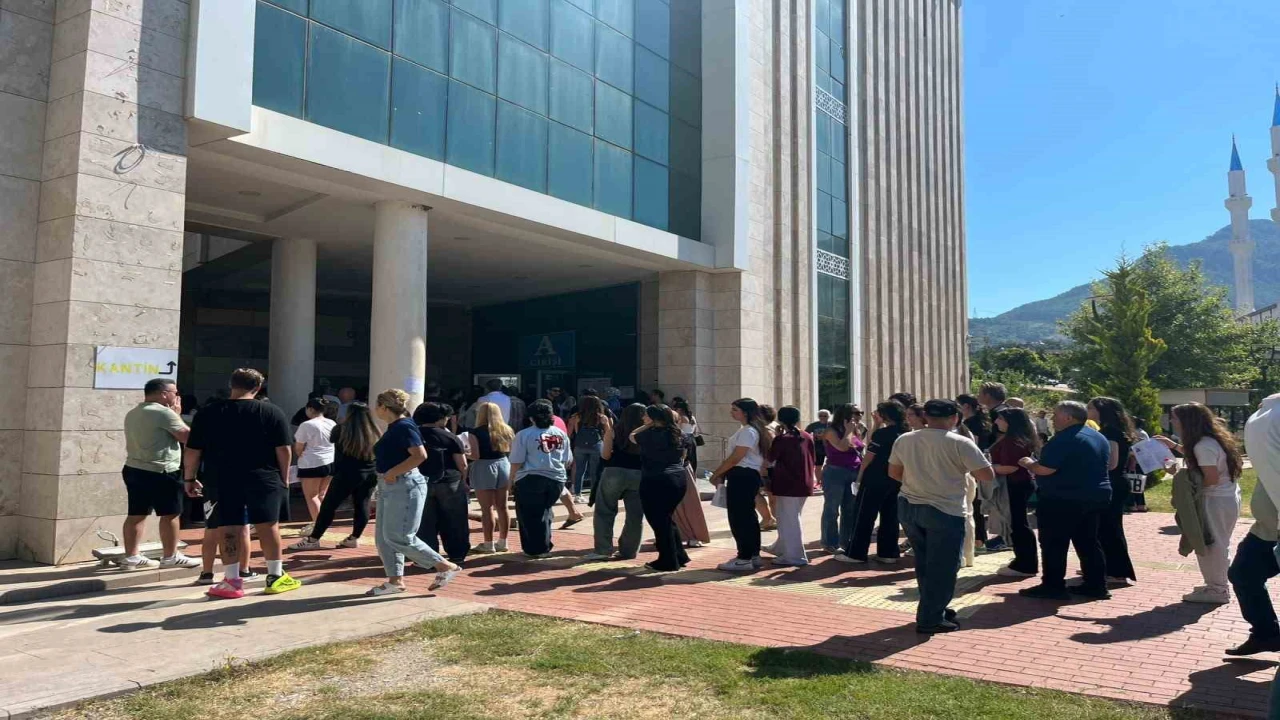 Alanyada 5 bin 994 öğrenci AYT heyecanı yaşıyor