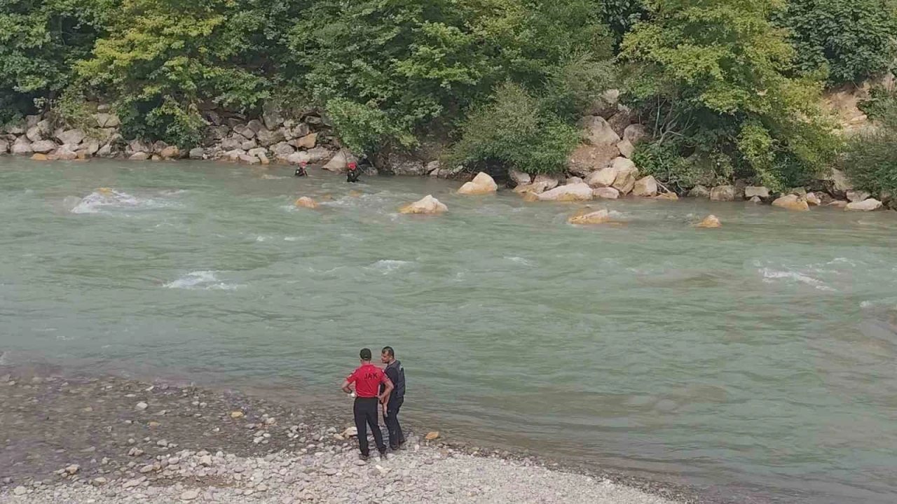 Alanyada çayda kaybolan genci arama çalışmalarına yarın devam edilecek