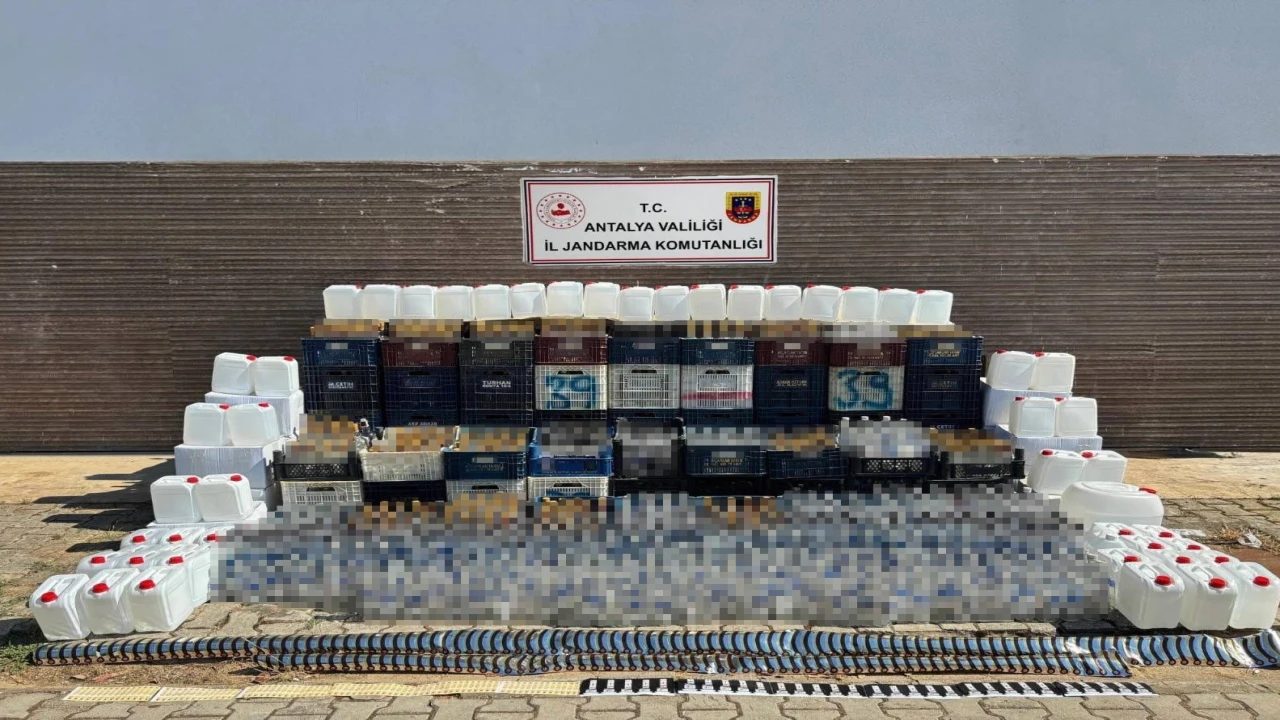 Alanyada kaçak alkol operasyonu: Bin litre kaçak alkol ele geçirildi