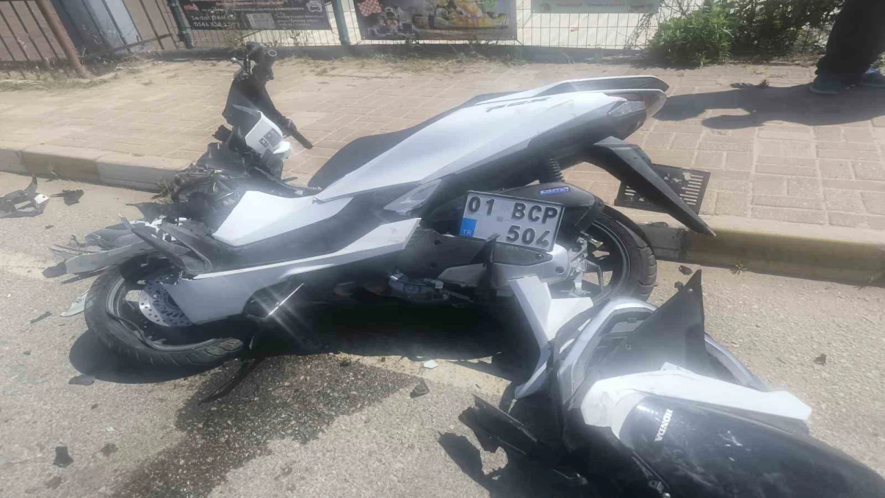 Alanyada minibüs ile motosiklet çarpıştı: 1i ağır 2 yaralı