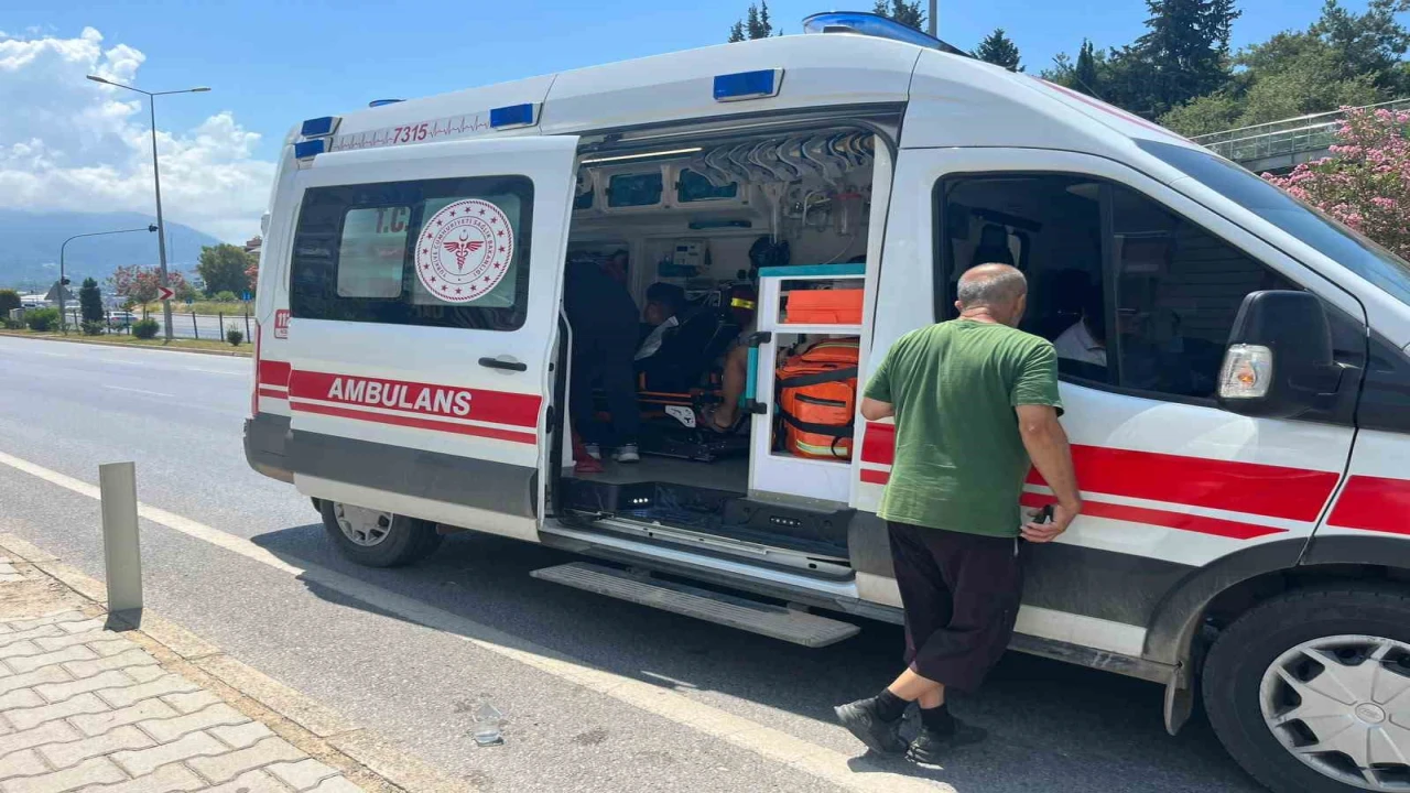 Alanyada motosiklet kazasında sürücü ve yolcu yaralandı
